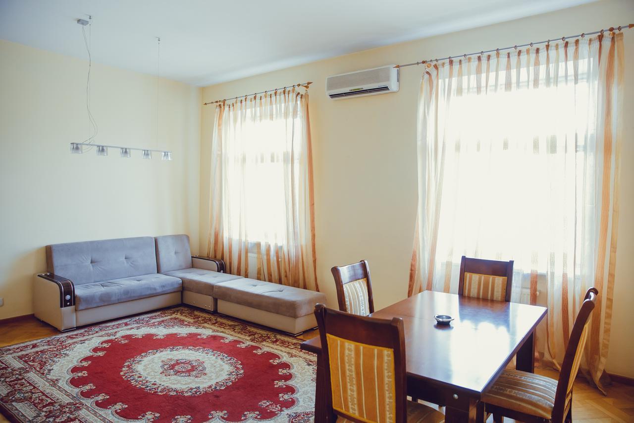 Clock Tower Apartment In Bakú Exterior foto