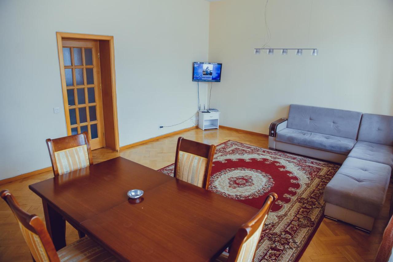 Clock Tower Apartment In Bakú Exterior foto